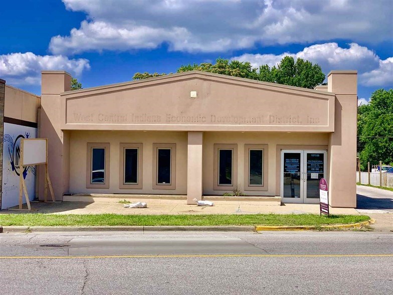 1718 Wabash Ave, Terre Haute, IN 47807