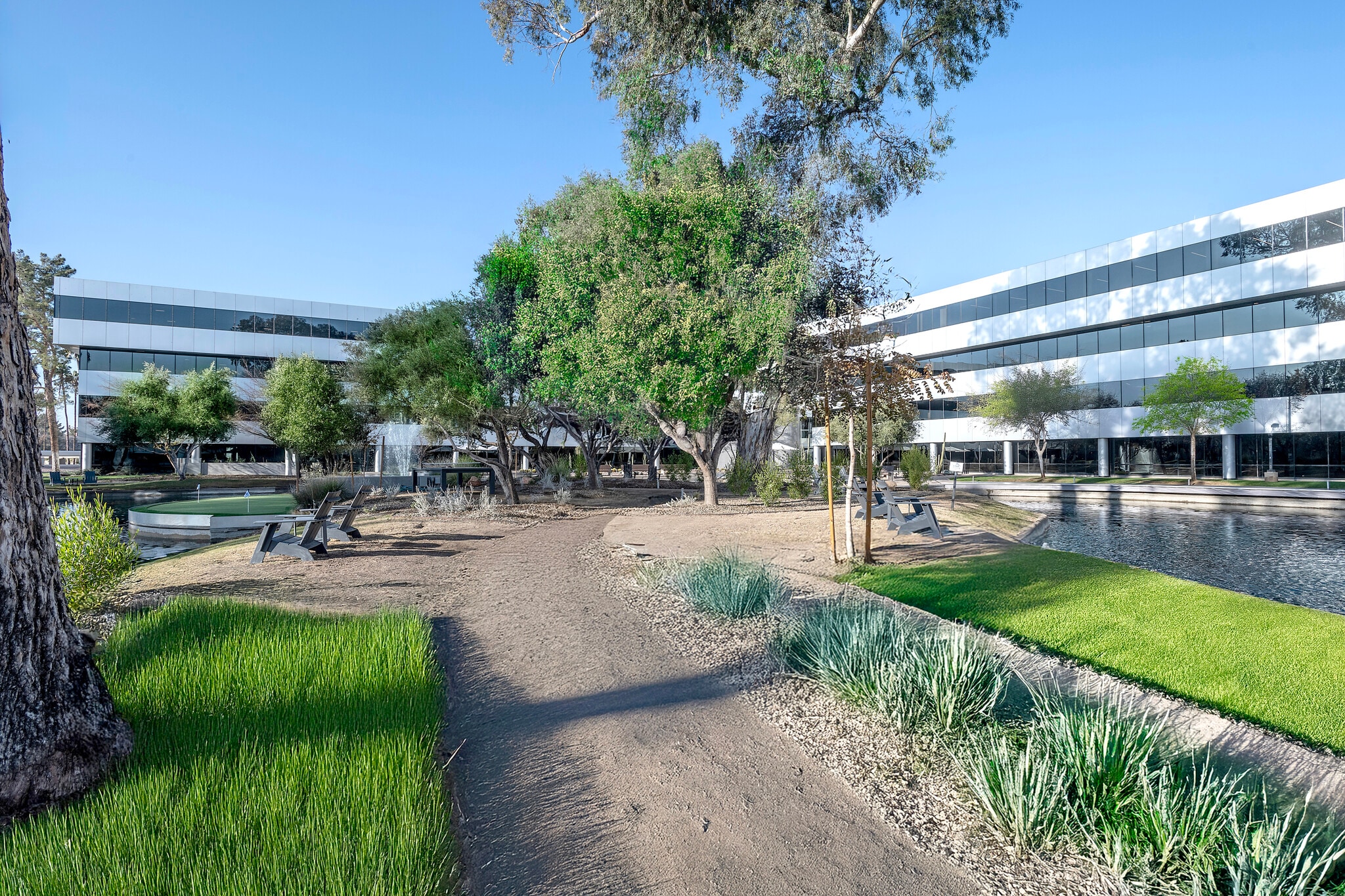 2111 E Highland Ave, Phoenix, AZ for lease Building Photo- Image 1 of 12