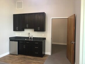 409 Joyce Kilmer Ave, New Brunswick, NJ for lease Interior Photo- Image 2 of 4