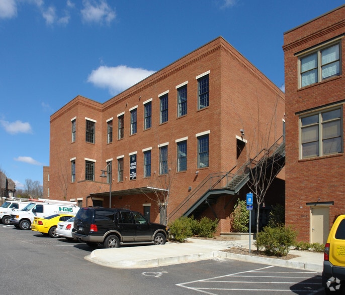 5870 Charlotte Ln, Cumming, GA for sale - Building Photo - Image 3 of 4