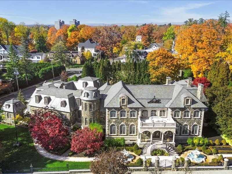 637 N Broadway, Saratoga Springs, NY for sale Primary Photo- Image 1 of 68