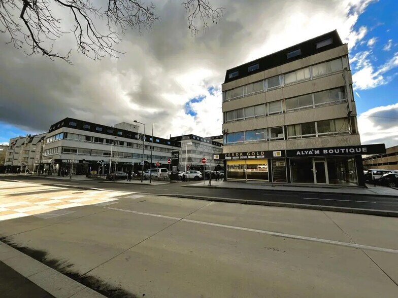 Retail in Ris-Orangis for lease - Building Photo - Image 2 of 13