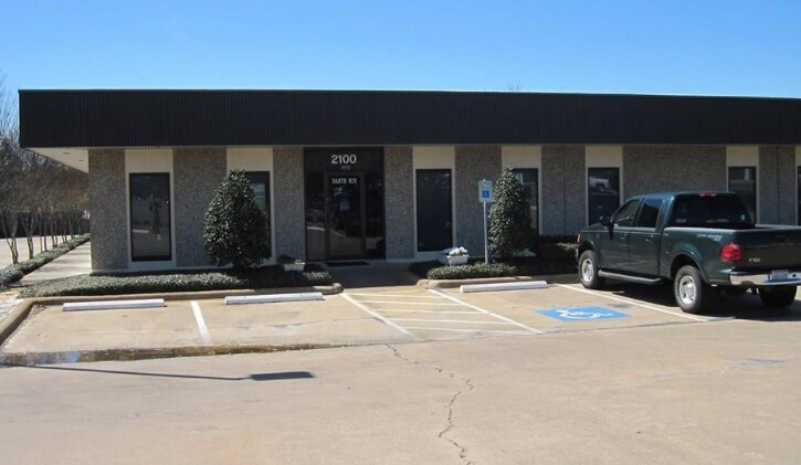 2100 E Villa Maria Rd, Bryan, TX for sale Primary Photo- Image 1 of 1