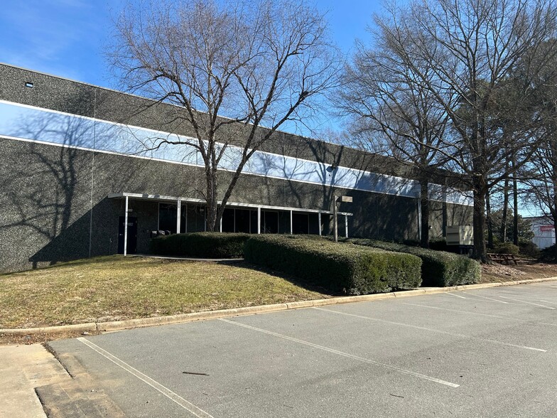 501 Black Satchel Dr, Charlotte, NC for lease - Building Photo - Image 1 of 6