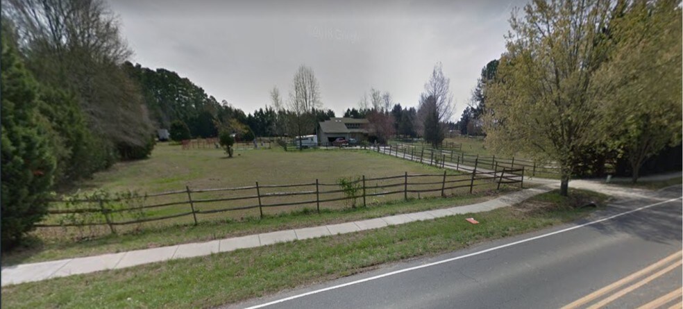 1641 Chestnut Ln, Matthews, NC for sale - Primary Photo - Image 1 of 1