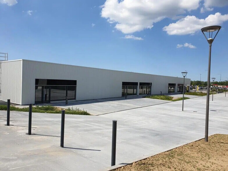 Retail in Phalsbourg for lease - Building Photo - Image 2 of 5