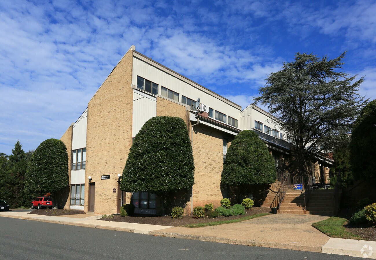 85658567 Sudley Rd, Manassas, VA 20110