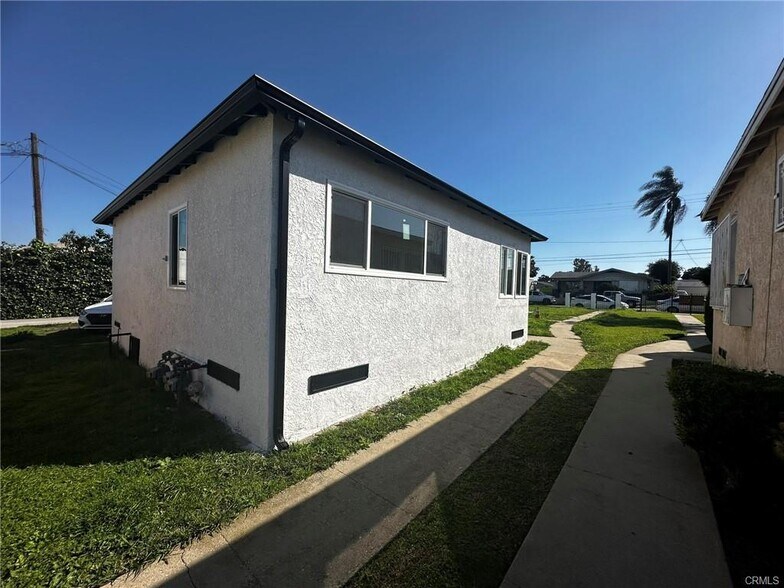 1525 W 105th St, Los Angeles, CA for sale - Building Photo - Image 2 of 26