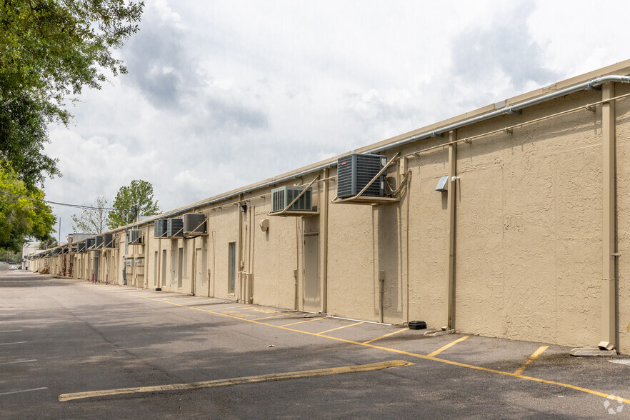 110-210 Wilshire Blvd, Casselberry, FL for lease - Building Photo - Image 2 of 9