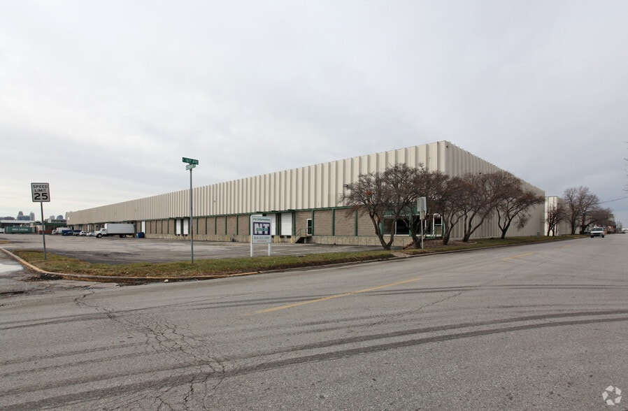 1502-1548 Gentry St, North Kansas City, MO for lease - Building Photo - Image 2 of 4