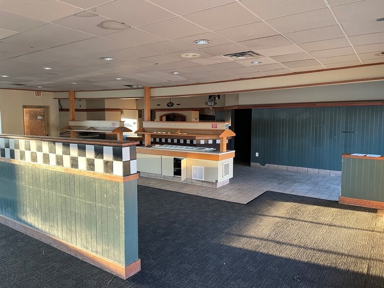 2222 W Main St, Tupelo, MS for lease - Interior Photo - Image 3 of 6