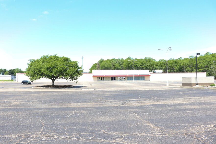 1447 N Main St, North Canton, OH for sale - Building Photo - Image 1 of 1