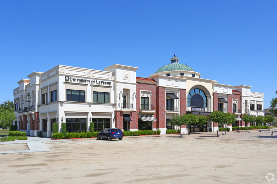 10800 Stockdale Hwy, Bakersfield, CA for lease - Primary Photo - Image 1 of 17