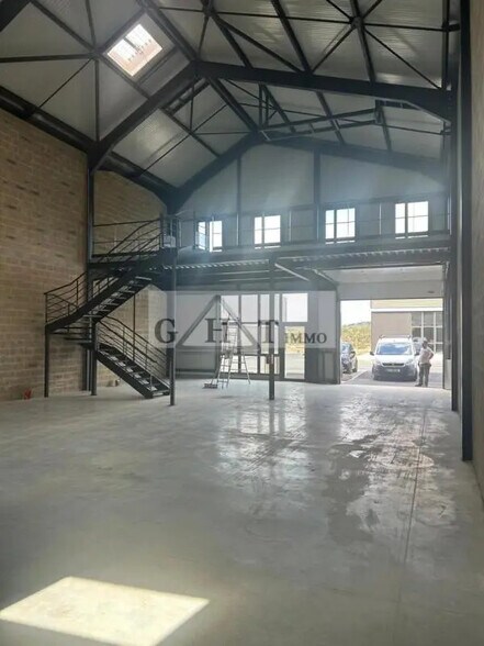Industrial in Groslay for lease - Interior Photo - Image 3 of 4