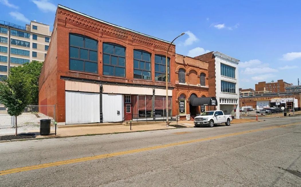 2007-2009 Locust St, Saint Louis, MO for lease Interior Photo- Image 1 of 11