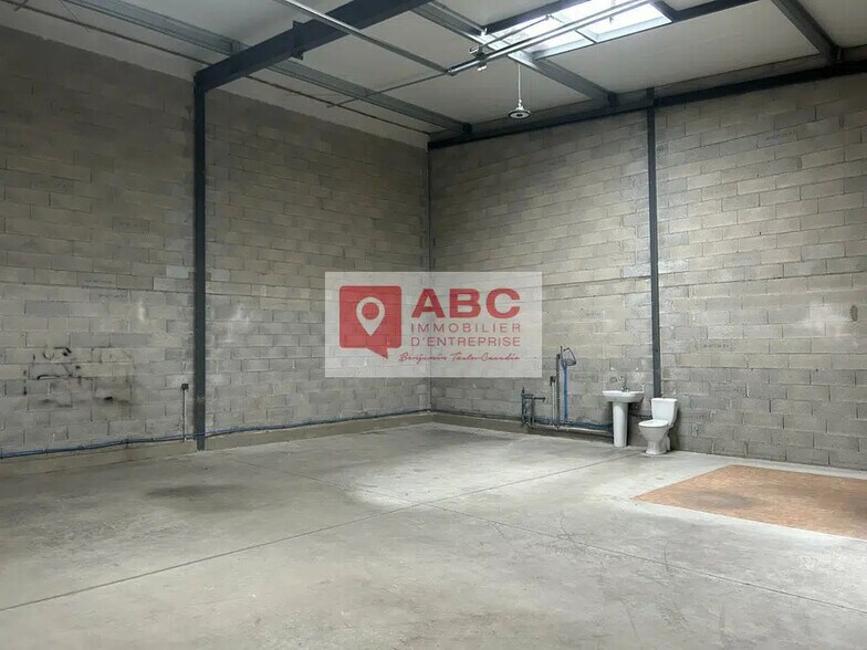 Flex in Béziers for lease - Building Photo - Image 2 of 5