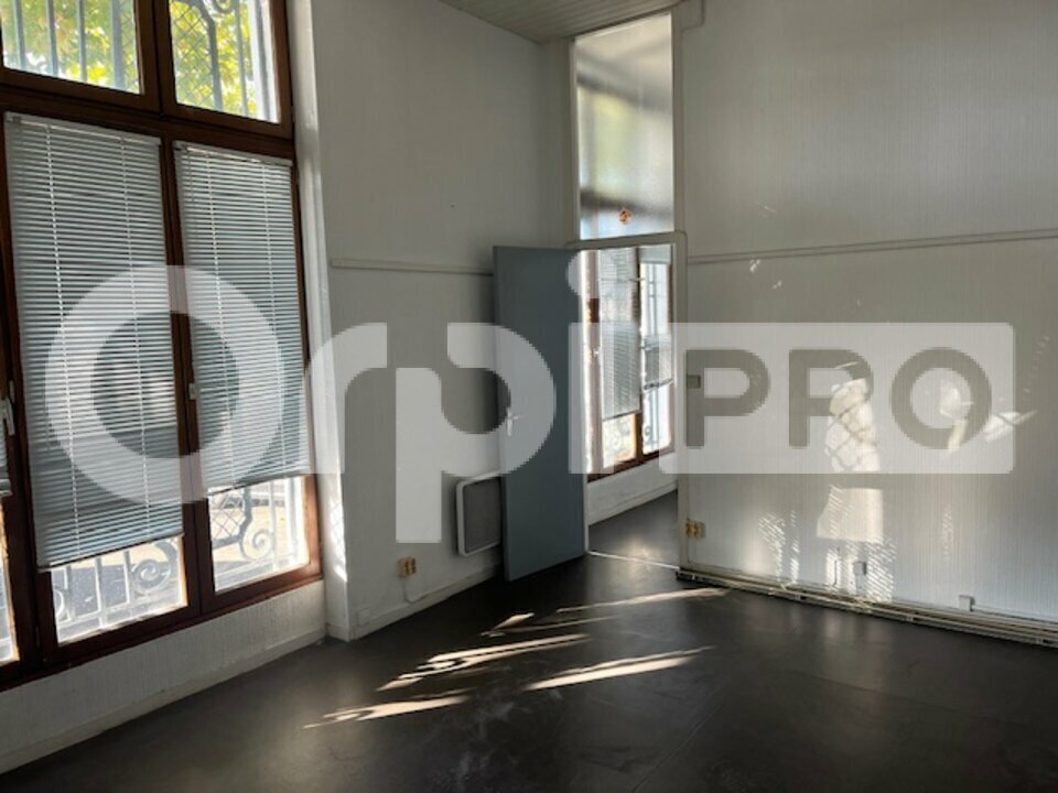 Office in La Rochelle for sale Interior Photo- Image 1 of 6