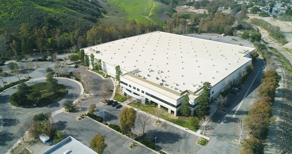 3935-3949 Heritage Oak Ct, Simi Valley, CA for lease - Building Photo - Image 1 of 10