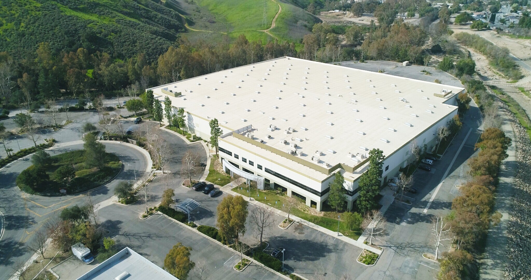 3935-3949 Heritage Oak Ct, Simi Valley, CA for lease Building Photo- Image 1 of 11