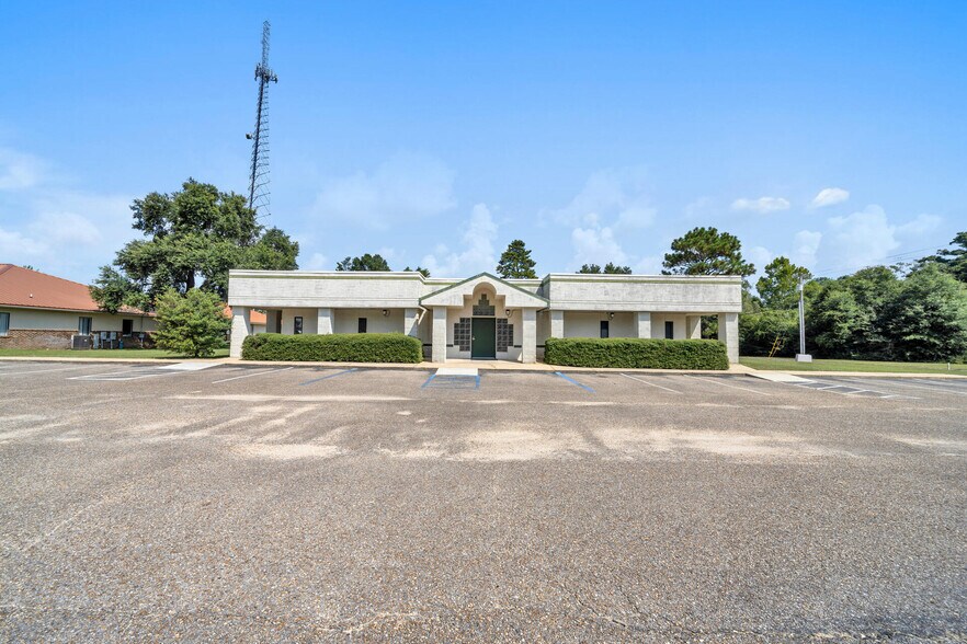 194 E Redstone Ave, Crestview, FL 32539