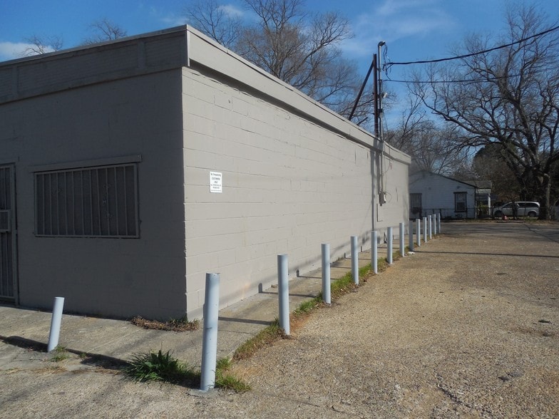 3744 Dixon Ave, Dallas, TX for lease - Building Photo - Image 2 of 16