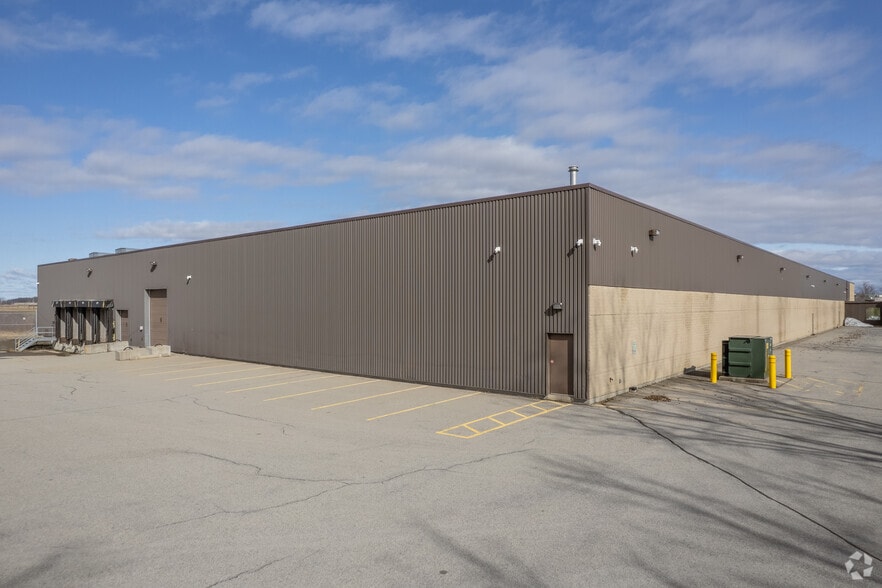 22000 Av Clark-Graham, Baie-d'urfe, QC for lease - Building Photo - Image 2 of 6