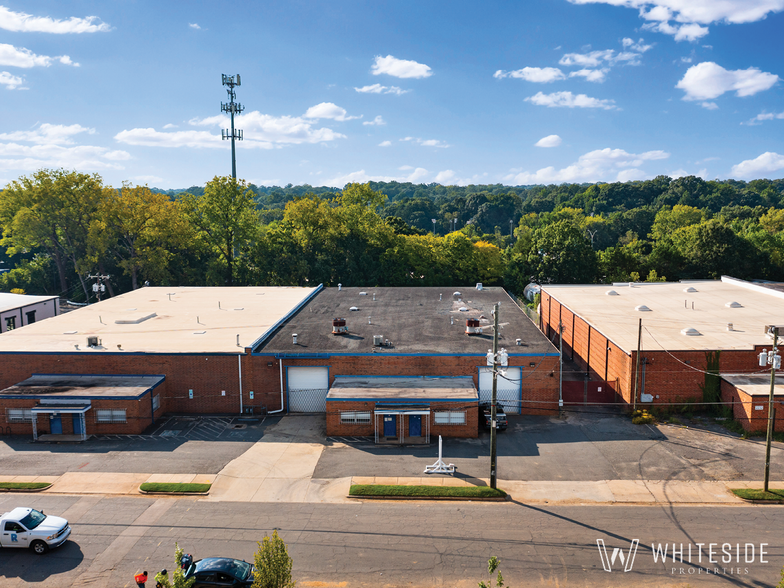 2240-2250 Toomey Ave, Charlotte, NC for lease - Building Photo - Image 1 of 3