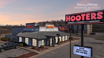 Hooters - Pub