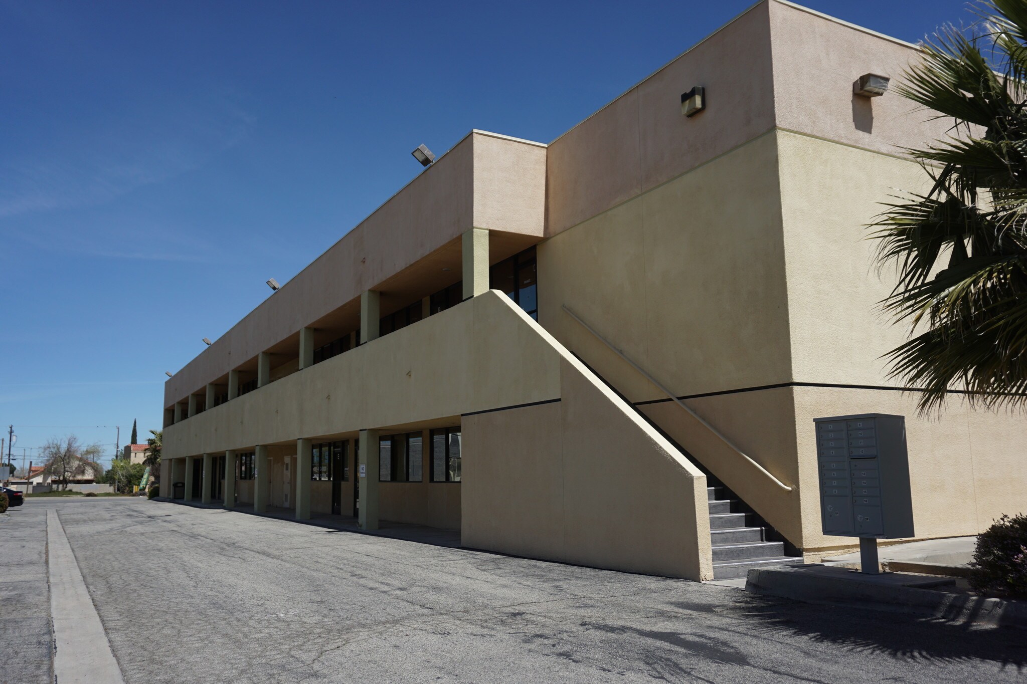 310 E Palmdale Blvd, Palmdale, CA for lease Building Photo- Image 1 of 8