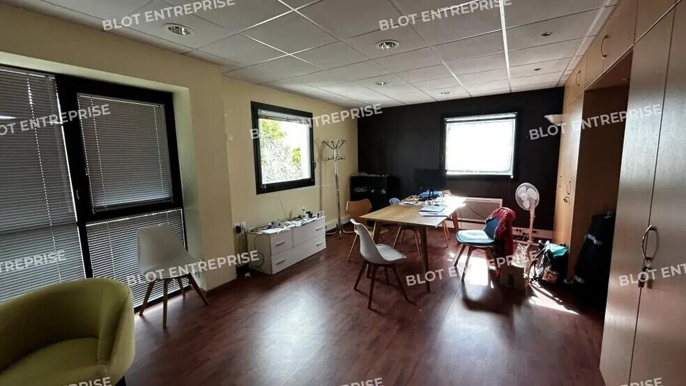 Office in Bruz for lease - Building Photo - Image 2 of 13