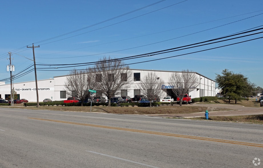 13120 Hempstead Rd, Houston, TX 77040