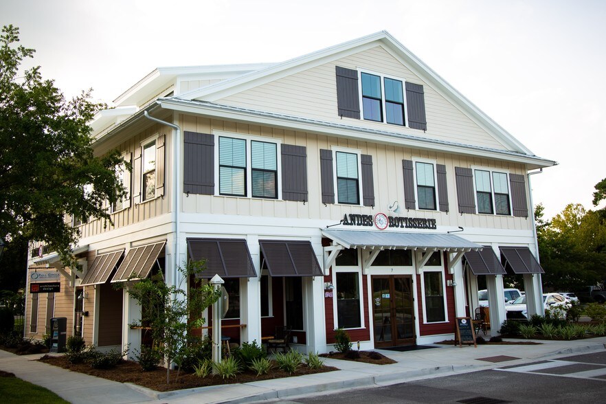 7 Johnston Way, Bluffton, SC for sale - Building Photo - Image 1 of 1