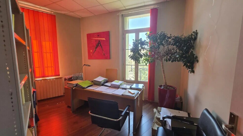 Office in Toulon for lease - Building Photo - Image 3 of 7