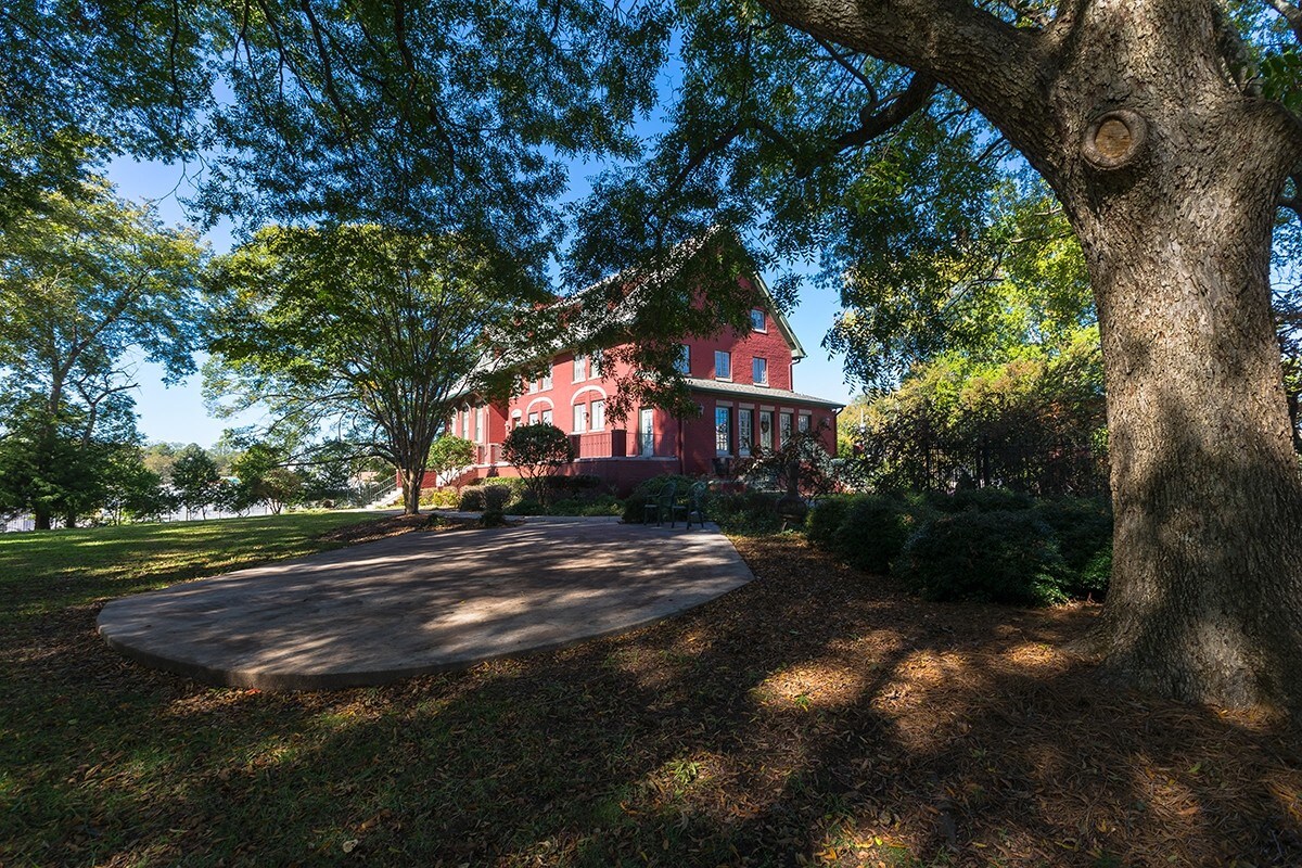 130 W 15th St, Anniston, AL for sale Primary Photo- Image 1 of 1