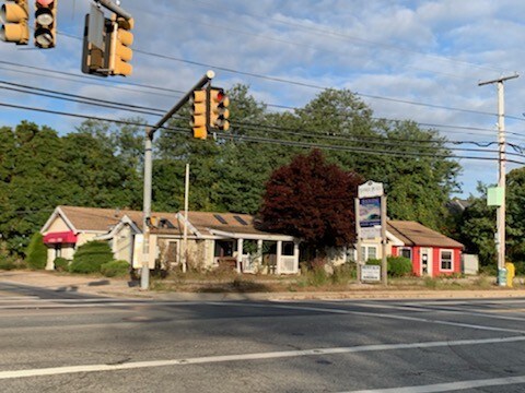 1014 Boston Neck Rd, Narragansett, RI for sale - Building Photo - Image 1 of 1