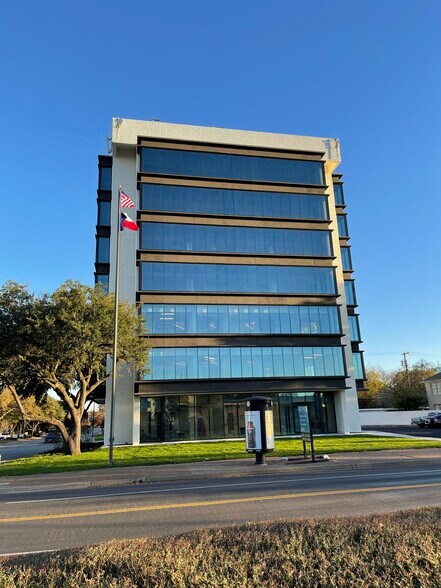 6220 Gaston Ave, Dallas, TX for lease - Building Photo - Image 2 of 7