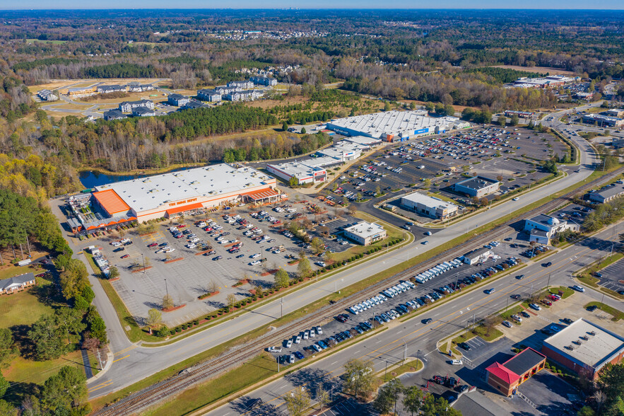 921 E Broad St, Fuquay Varina, NC for sale - Building Photo - Image 2 of 5