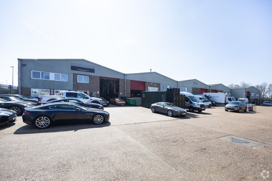 27-35 Laker Rd, Rochester for sale - Primary Photo - Image 1 of 1