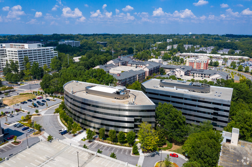 301 Perimeter Ctr N, Atlanta, GA for lease - Building Photo - Image 1 of 11