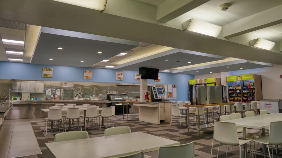 900 W Shore Rd, Port Washington, NY for lease - Interior Photo - Image 3 of 6