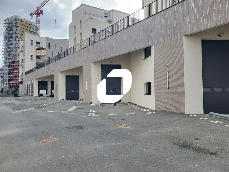 Flex in Ivry-sur-Seine for lease Building Photo- Image 1 of 18