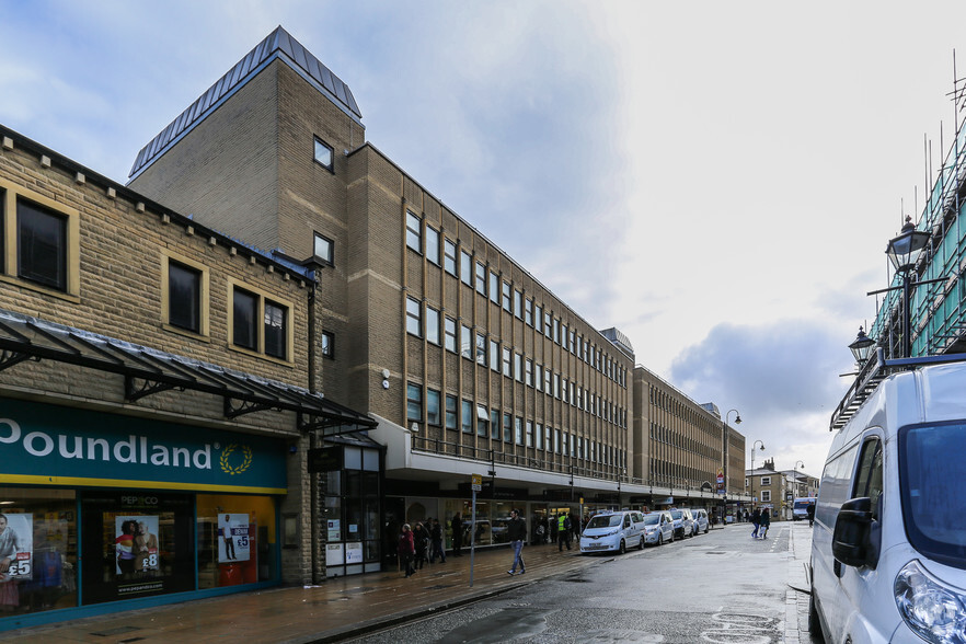 Market St, Halifax for lease - Building Photo - Image 2 of 10