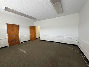 1844 Pembroke Rd, Greensboro, NC for lease Interior Photo- Image 2 of 8