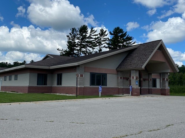 2002 Minneapolis Ave, Gladstone, MI for sale Primary Photo- Image 1 of 1