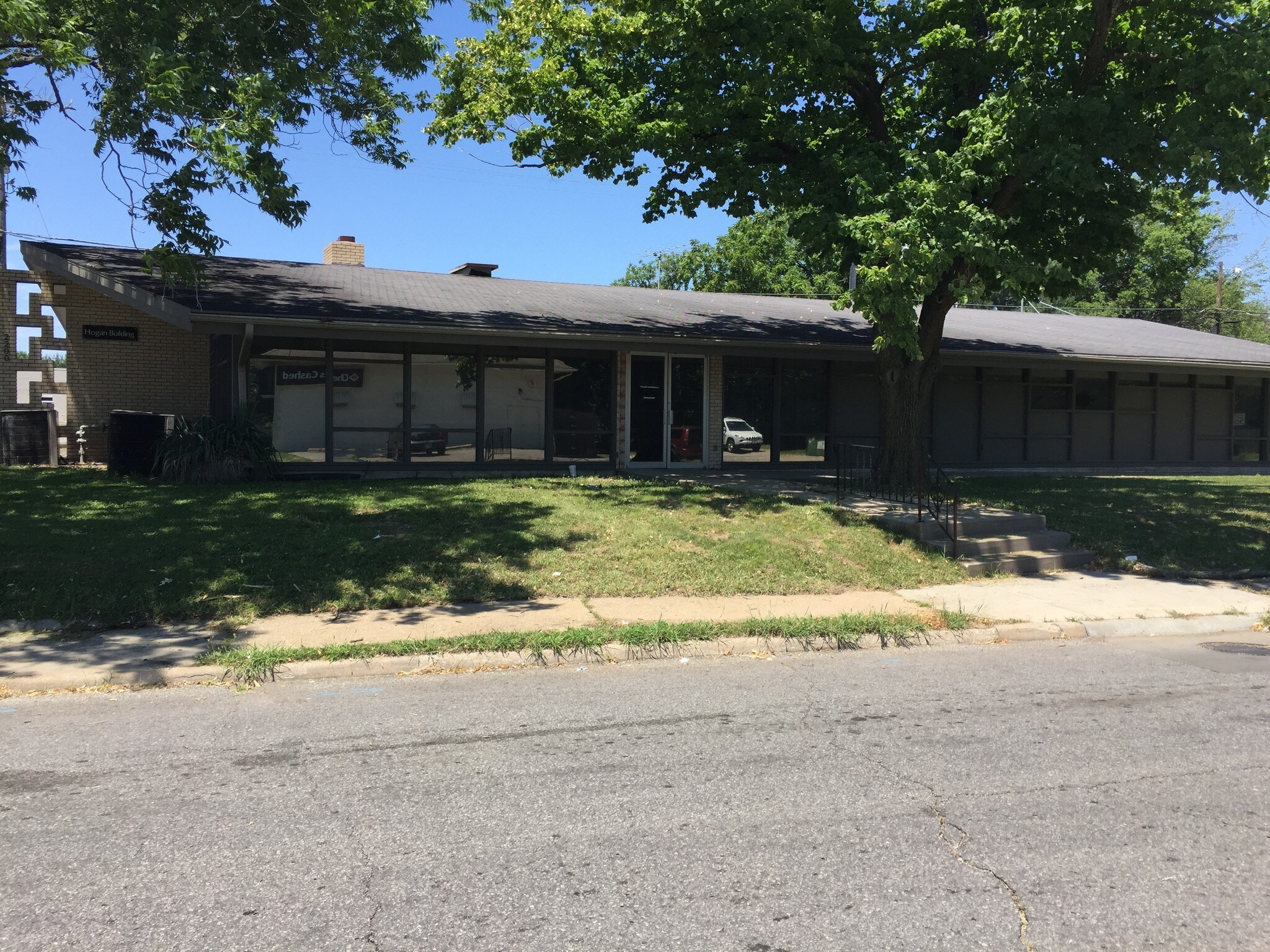2200 SW 10th Ave, Topeka, KS for sale Primary Photo- Image 1 of 1