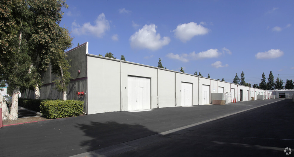 1080 N Batavia St, Orange, CA for lease - Building Photo - Image 3 of 3