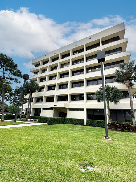 4440 Pga Blvd, Palm Beach Gardens, FL for lease - Building Photo - Image 2 of 6