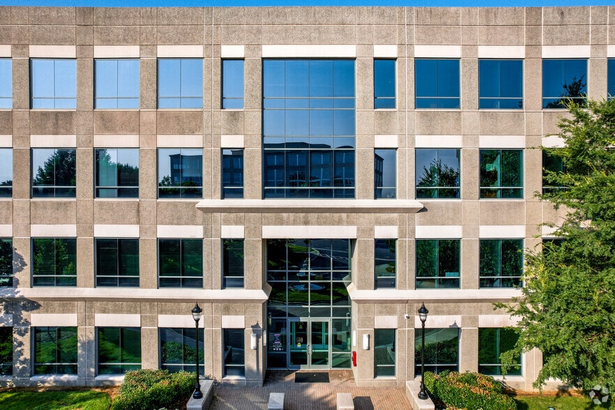 13515 Ballantyne Corporate Pl, Charlotte, NC for lease - Building Photo - Image 1 of 9