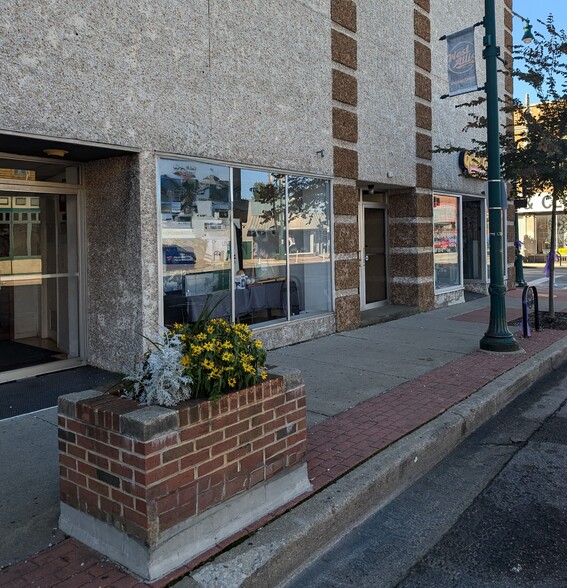 7239-7249 W Greenfield Ave, West Allis, WI for lease - Building Photo - Image 2 of 2