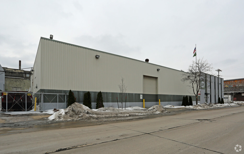 1237 W Bruce, Milwaukee, WI for lease - Building Photo - Image 2 of 2